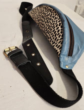 Lade das Bild in den Galerie-Viewer, Bauchtasche Soruka