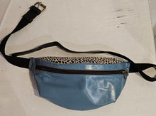 Lade das Bild in den Galerie-Viewer, Bauchtasche Soruka