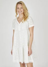 Lade das Bild in den Galerie-Viewer, Kleid aus Spitze mit Unterkleid